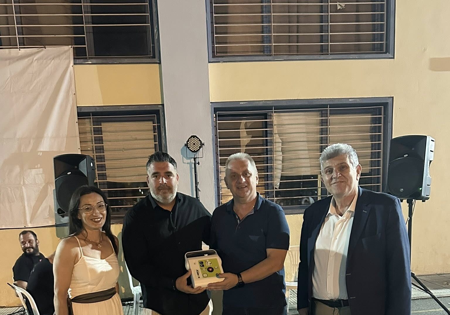 Ο Συμεών Κουπέλογλου δώρισε απινιδωτή στο 5ο Δημοτικό Σχολείο Ευόσμου